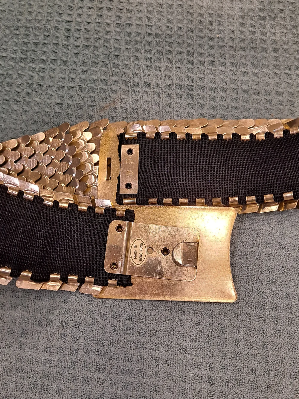 Vintage 70s Gold Fish Scale Floral Buckle Stretch Belt Mod Bohemian